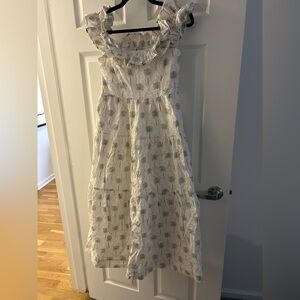 crown & ivy White Dress with Green Palm Print and Ruffle Neck